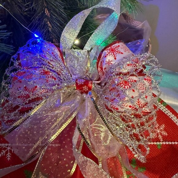 15" Holiday Wreath - Picture 2 of 6